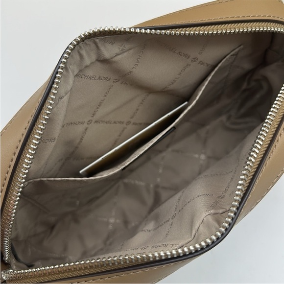 Michael Kors Jet Set Large Ombré Signature Logo East West Crossbody Body
Husk - Picture 14 of 14